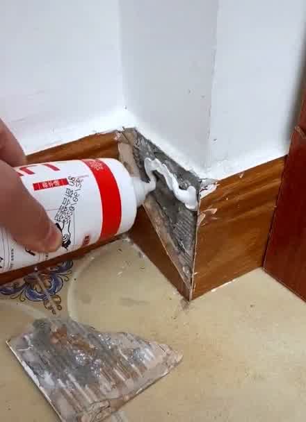 墙砖有点翘边正常吗怎么处理(墙砖翘边是瓷砖问题还是手工问题)